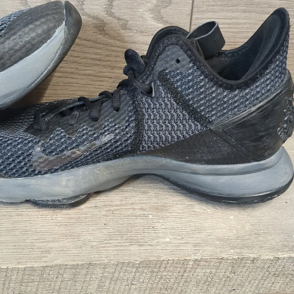 Nike LeBron Witness Athletic Tennis Shoes Men's Size 8